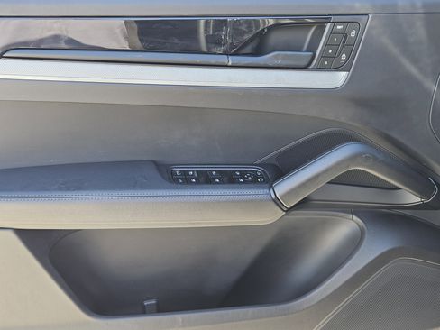 Certified 2024 Porsche Cayenne S image 22