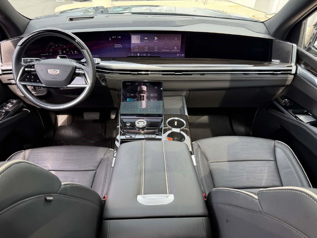 Certified 2025 Cadillac Escalade ESV Premium Luxury w/ Touring Package AWD/4WD image 15