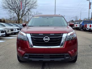 Used 2024 Nissan Pathfinder SV video 2