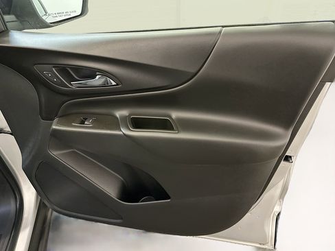 Used 2021 Chevrolet Equinox LT image 34
