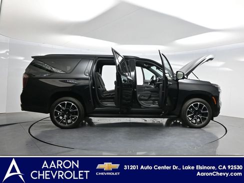 Used 2025 Chevrolet Suburban RST AWD/4WD image 3