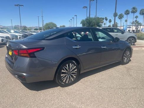 Used 2024 Nissan Altima 2.5 SV FWD image 4
