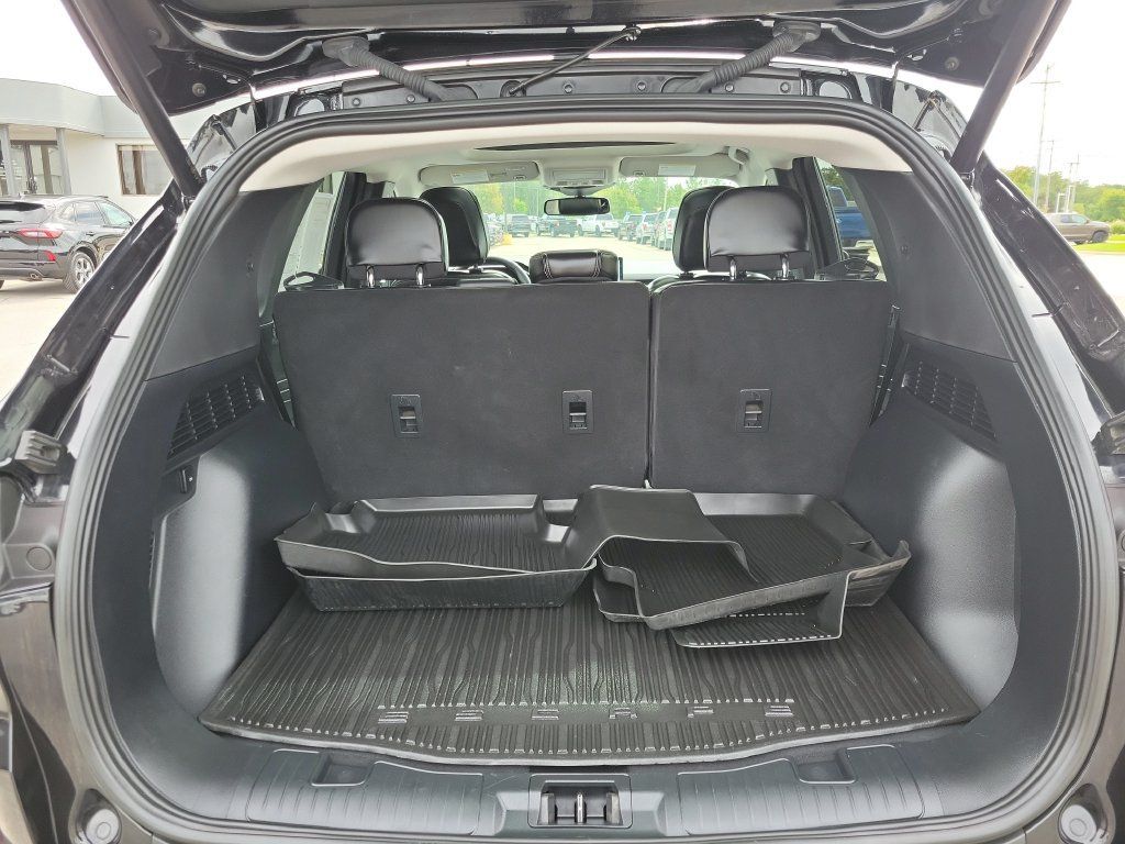 Used 2024 Ford Escape Platinum w/ Class II Trailer Tow Package AWD/4WD image 8