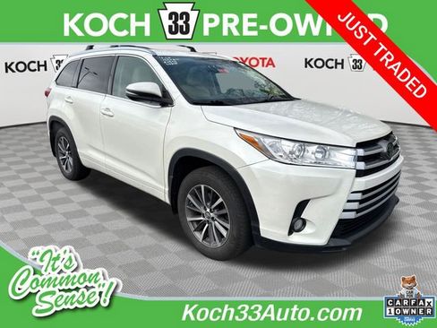 Used 2017 Toyota Highlander XLE image 1