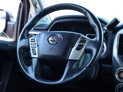 Used 2017 Nissan Titan SL image 7