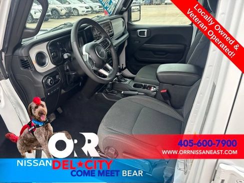 Used 2024 Jeep Wrangler Unlimited Sahara AWD/4WD image 11