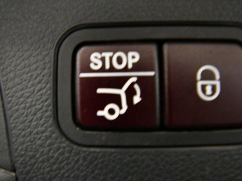 Used 2018 Mercedes-Benz GLC 300 4MATIC image 25