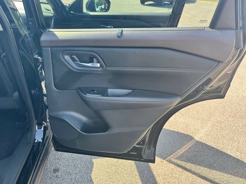 Used 2023 Nissan Rogue SV w/ SV Premium Package AWD/4WD image 9