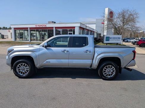 Used 2024 Toyota Tacoma Limited AWD/4WD image 2