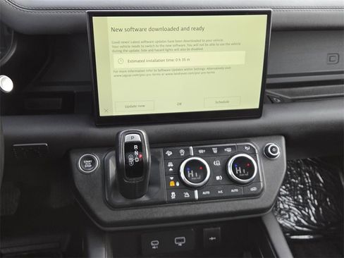 Used 2024 Land Rover Defender 130 X-Dynamic SE image 24