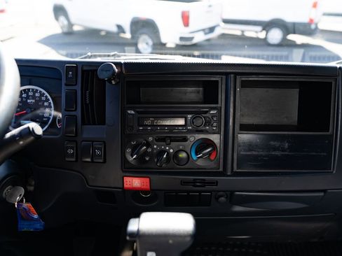 Used 2023 Isuzu NPR RWD image 13