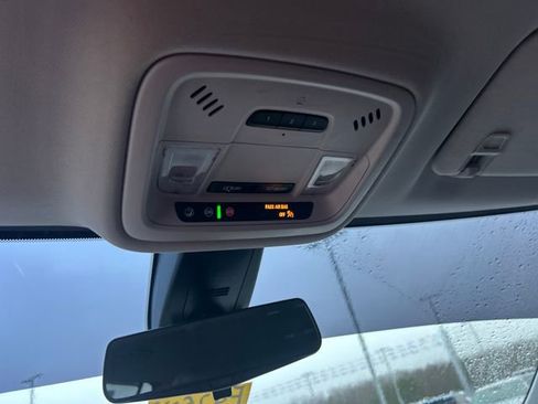 Used 2021 Chevrolet Traverse RS image 27