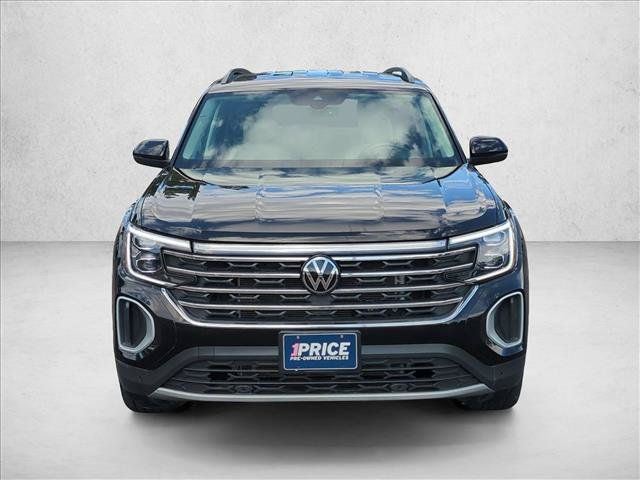 Used 2025 Volkswagen Atlas SE AWD/4WD image 2