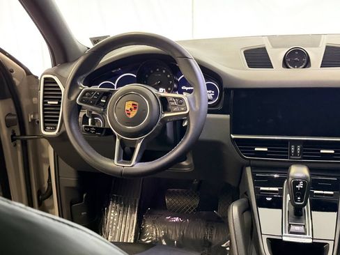 Certified 2023 Porsche Cayenne Platinum Edition AWD/4WD image 17