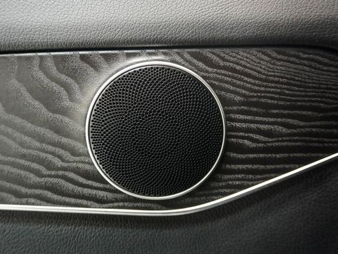 Used 2018 Mercedes-Benz GLC 300 4MATIC w/ Premium Package image 9