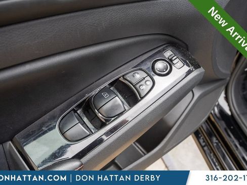 Used 2025 Nissan Altima 2.5 SR FWD image 14