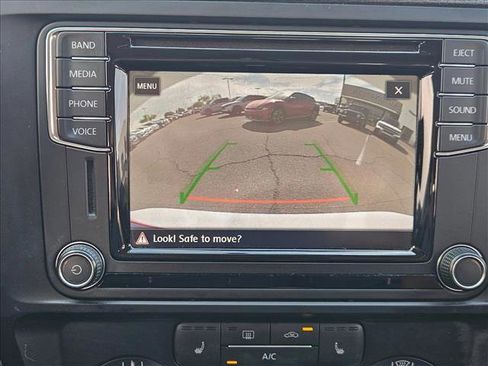 Used 2017 Volkswagen Jetta SE image 14