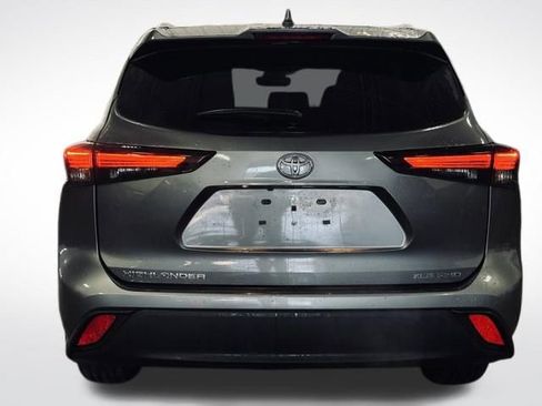 Used 2025 Toyota Highlander XLE image 8