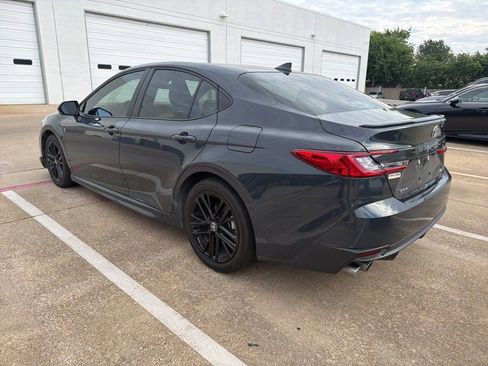 Used 2025 Toyota Camry SE FWD image 3
