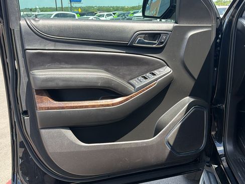 Used 2017 Chevrolet Suburban LS RWD image 9