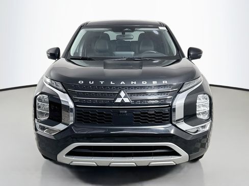 Used 2023 Mitsubishi Outlander SE Black Edition FWD image 2