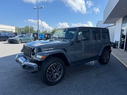 Used 2023 Jeep Wrangler Unlimited Sahara AWD/4WD image 19