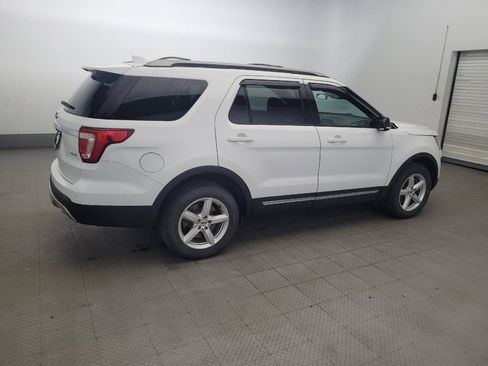 Used 2017 Ford Explorer XLT w/ Equipment Group 202A AWD/4WD image 10