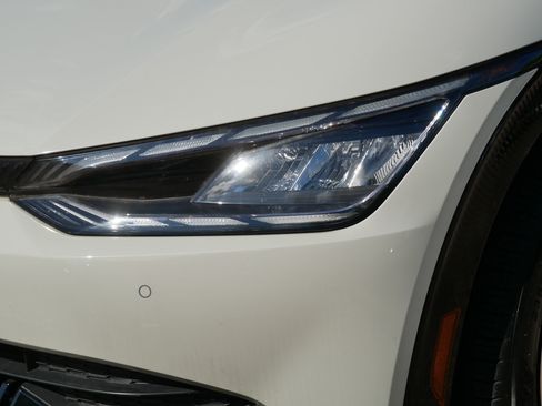 Certified 2022 Kia EV6 Wind AWD/4WD image 16