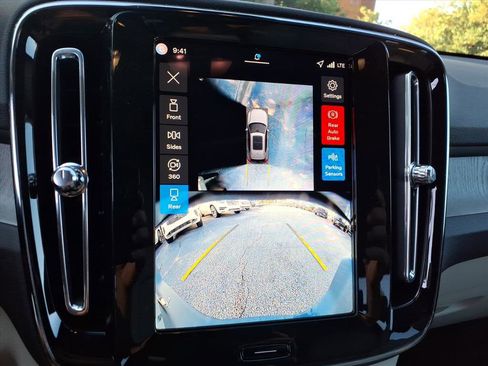 New 2026 Volvo XC40 B4 Plus w/ Climate Package image 17