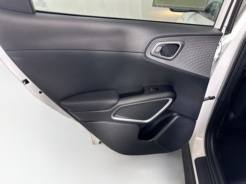 Used 2025 Kia Soul LX w/ LX Technology Package image 25