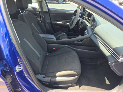 Used 2024 Hyundai Elantra SE FWD image 11