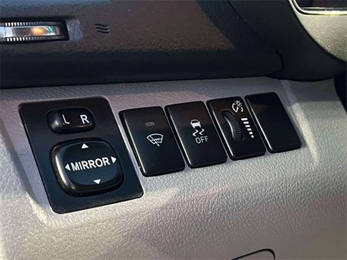 Used 2012 Toyota Highlander 4WD image 25