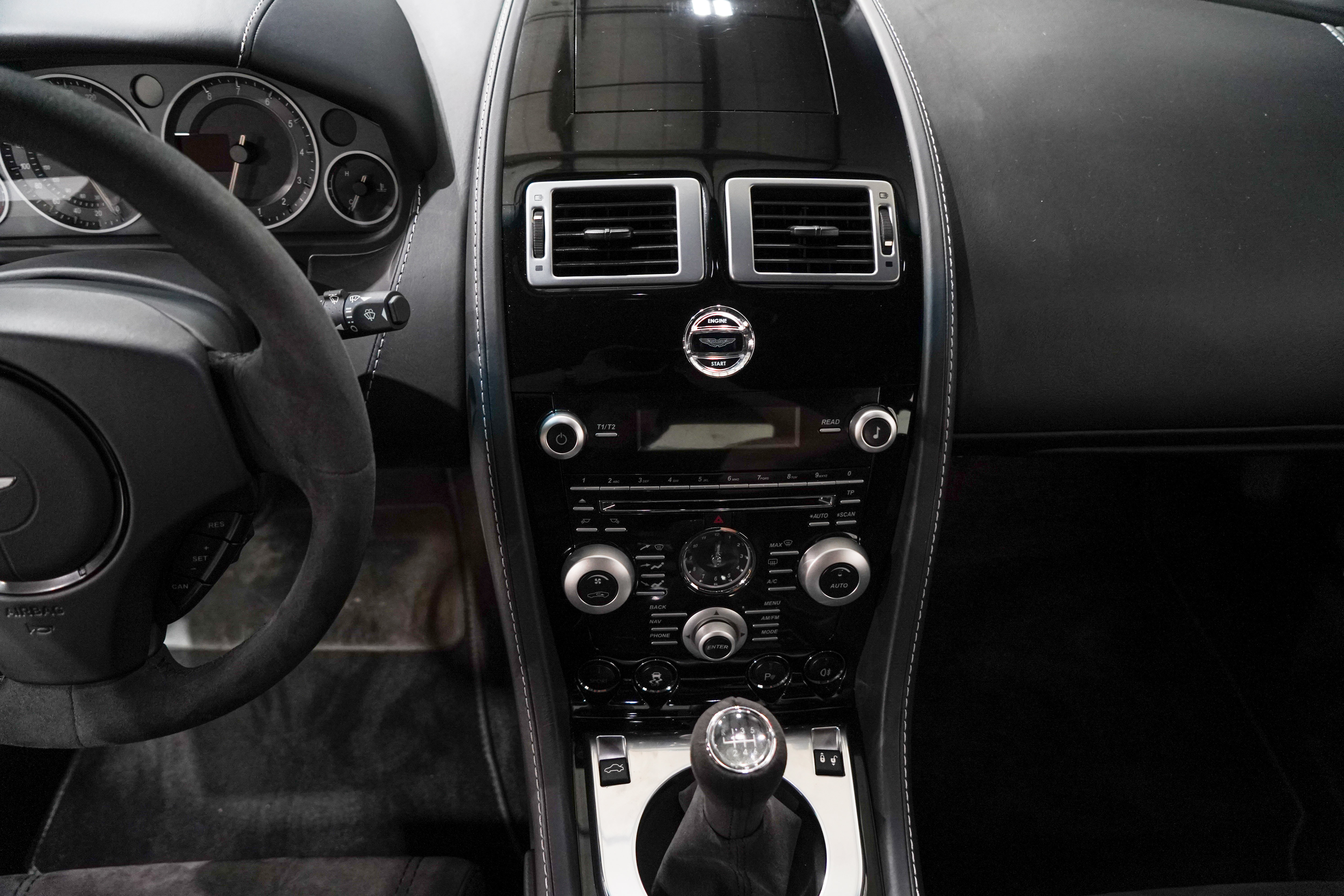 Used 2011 Aston Martin V12 Vantage Carbon Black RWD image 11