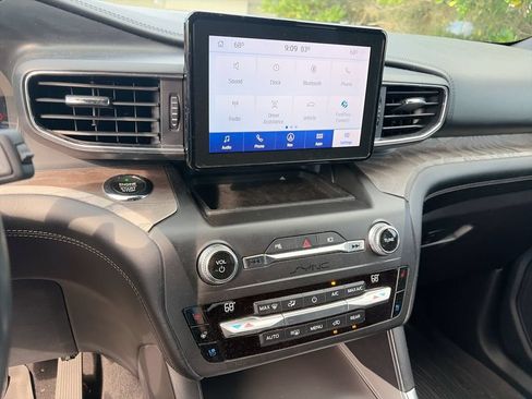 Used 2020 Ford Explorer Platinum AWD/4WD image 19