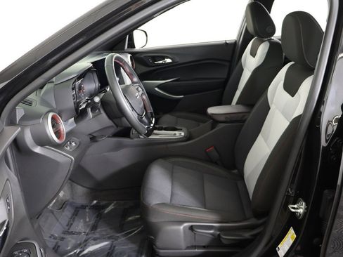 Used 2025 Chevrolet Trax RS image 27