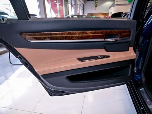 Used 2015 BMW 740Li xDrive image 19