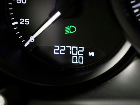 Certified 2023 Porsche Macan S image 20