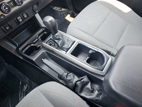 Used 2018 Toyota Tacoma SR5 RWD image 32