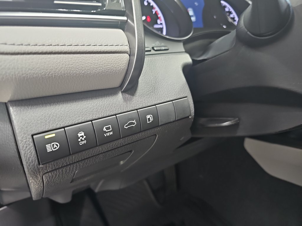 Used 2018 Toyota Camry XLE w/ Driver Assist Package FWD image 16