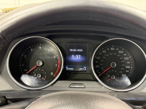 Used 2018 Volkswagen Tiguan SEL FWD image 40