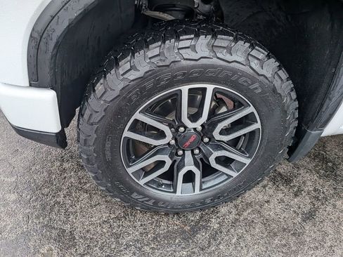 Used 2023 GMC Sierra 1500 AT4 w/ AT4 Preferred Package image 9