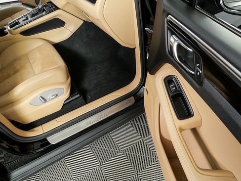 Used 2017 Porsche Macan image 24