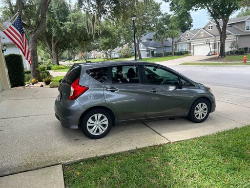 Used 2018 Nissan Versa Note SV FWD image 2