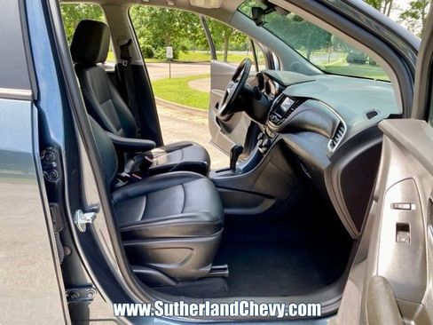 Used 2022 Chevrolet Trax LT w/ Premium Seat Package AWD/4WD image 15