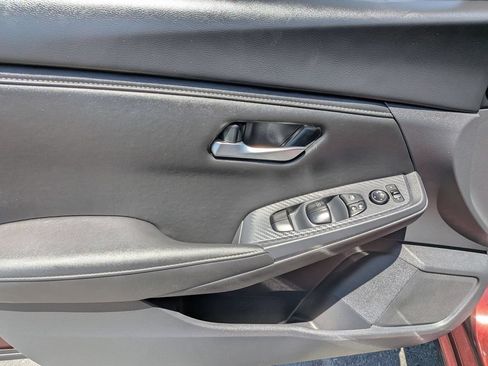 Used 2025 Nissan Sentra SV FWD image 11