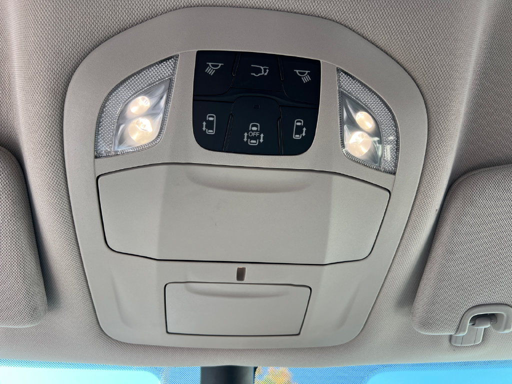 Used 2024 Chrysler Pacifica Limited FWD image 36
