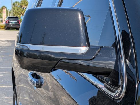 Used 2019 Cadillac Escalade 2WD image 11