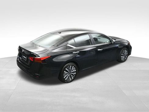 Used 2025 Nissan Altima 2.5 SV FWD image 38