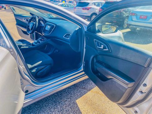 Used 2016 Chrysler 200 Limited image 13