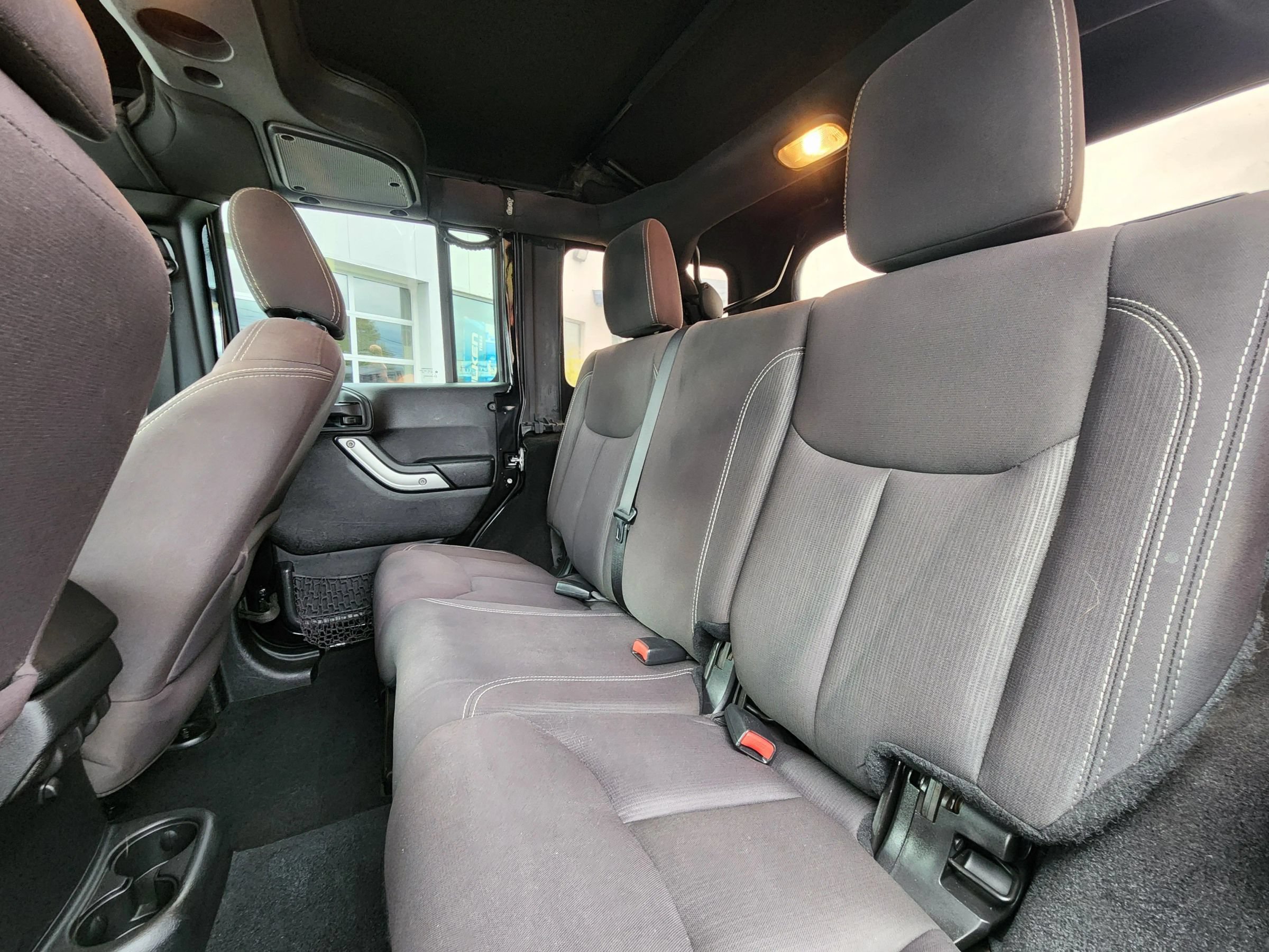 Used 2015 Jeep Wrangler Unlimited Sahara w/ Connectivity Group AWD/4WD image 34